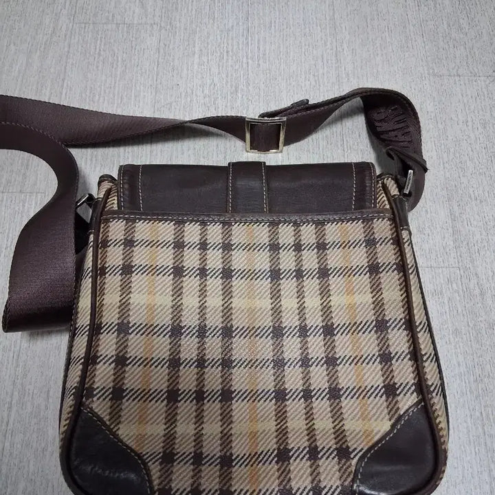 [BUNJANG] Daks Cross Bag / 닥스 크로스백