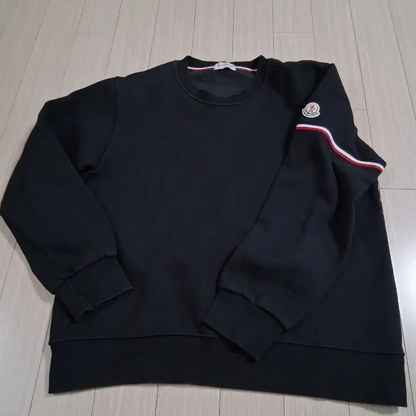 [BUNJANG] Moncler Black Sweatshirt with Trim Detail / 몽클레어 블랙 맨투맨 트리밍 포인트