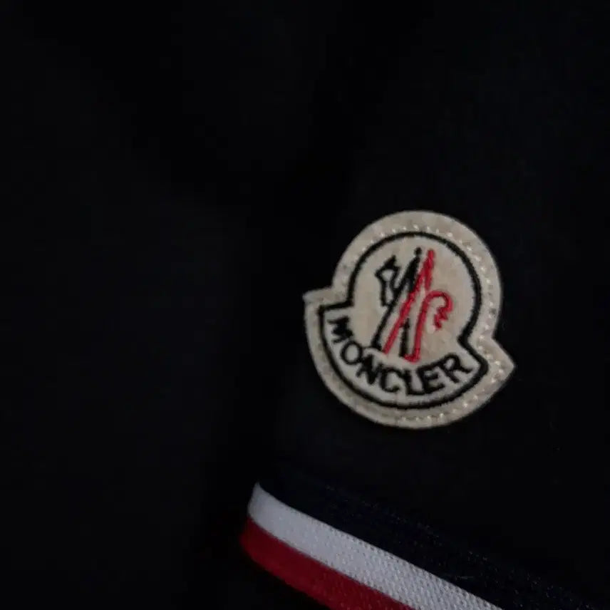 [BUNJANG] Moncler Black Sweatshirt with Trim Detail / 몽클레어 블랙 맨투맨 트리밍 포인트