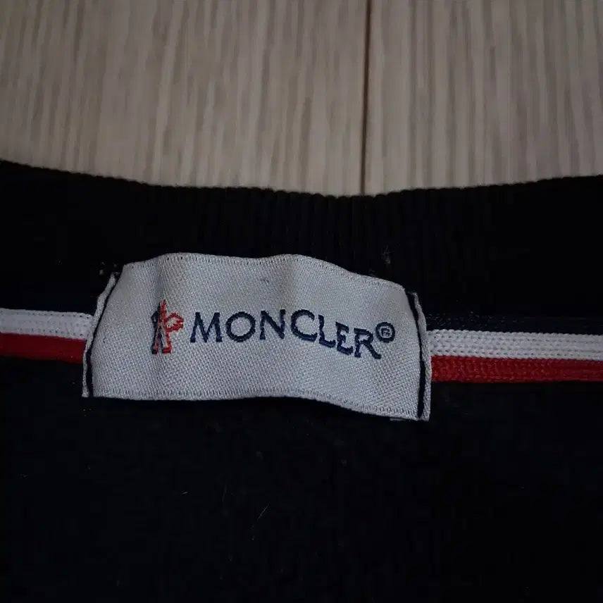 [BUNJANG] Moncler Black Sweatshirt with Trim Detail / 몽클레어 블랙 맨투맨 트리밍 포인트