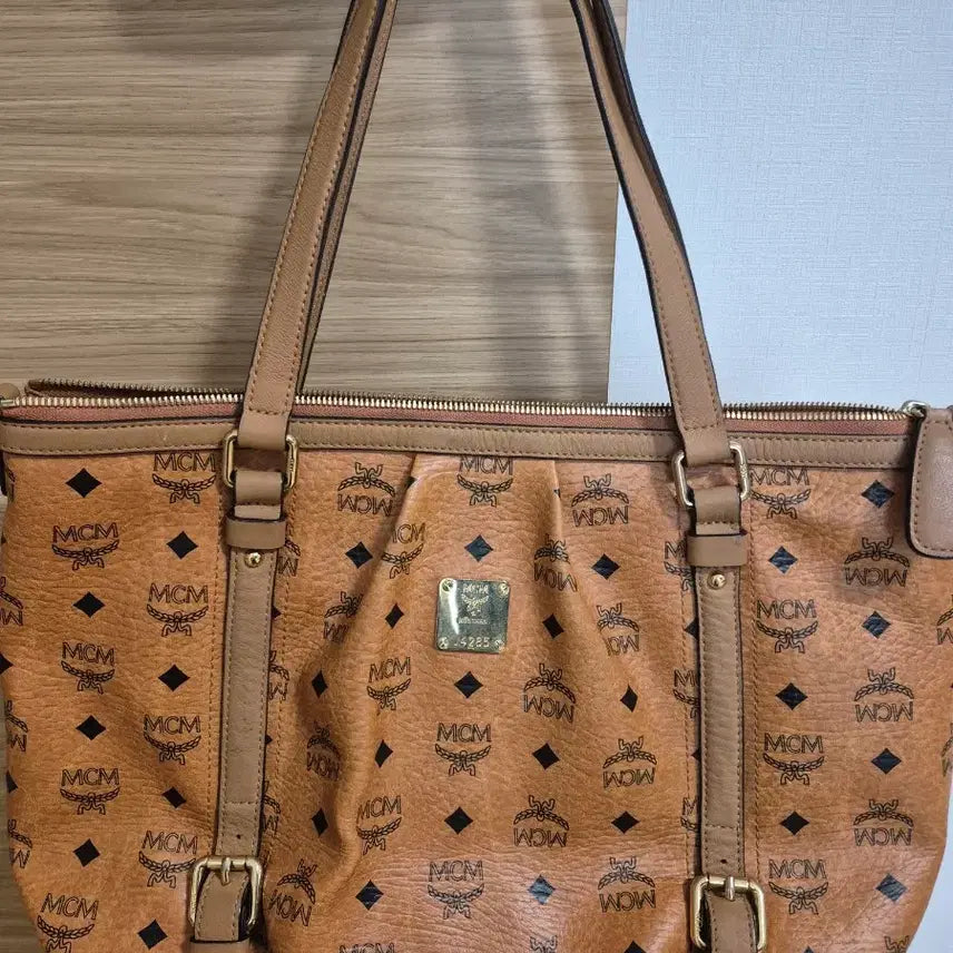 [BUNJANG] MCM Logo Print Tote Bag Brown / MCM 로고 프린트 토트백 브라운