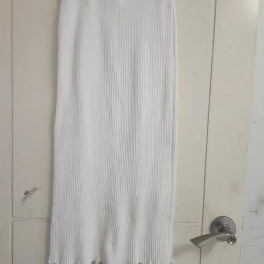 [BUNJANG] White Knit Long Skirt with Tassel Detail / 화이트 니트 롱 스커트