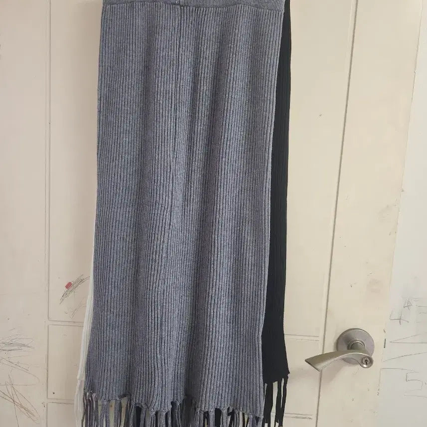 [BUNJANG] White Knit Long Skirt with Tassel Detail / 화이트 니트 롱 스커트