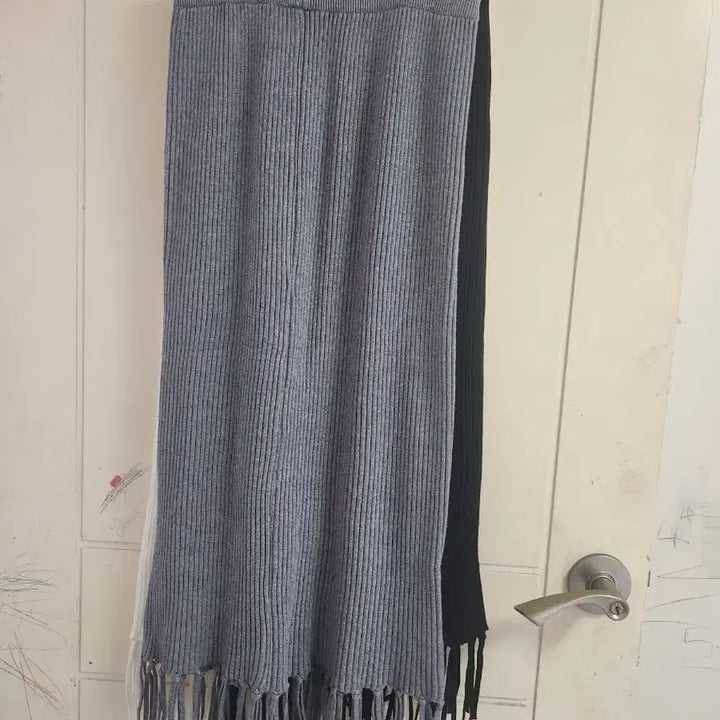 [BUNJANG] White Knit Long Skirt with Tassel Detail / 화이트 니트 롱 스커트