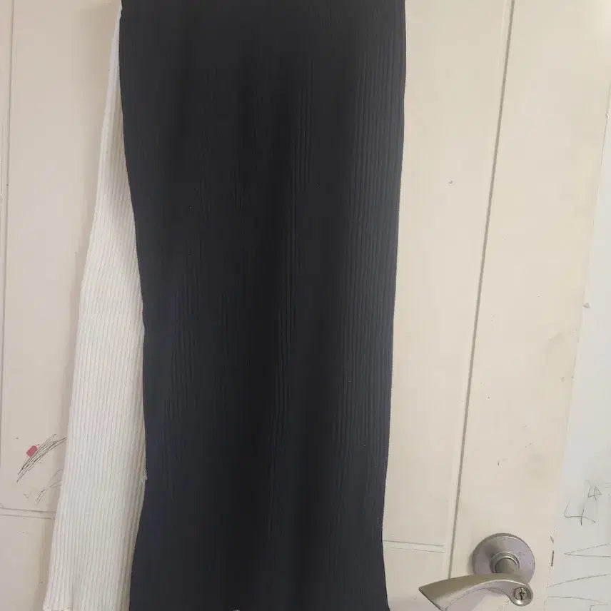 [BUNJANG] White Knit Long Skirt with Tassel Detail / 화이트 니트 롱 스커트