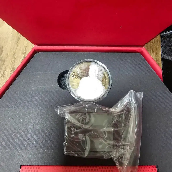 [BUNJANG] Son Heung-min SONSATIONAL Commemorative Medal Full Set / 손흥민 SONSATIONAL 기념 메달 풀세트