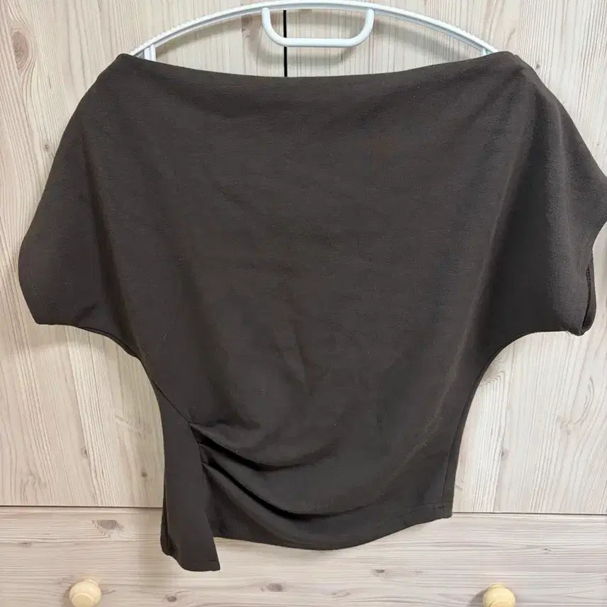 [BUNJANG] Shirring Off-Shoulder T-Shirt / 셔링 반오프숄더 티셔츠