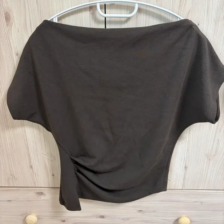 [BUNJANG] Shirring Off-Shoulder T-Shirt / 셔링 반오프숄더 티셔츠