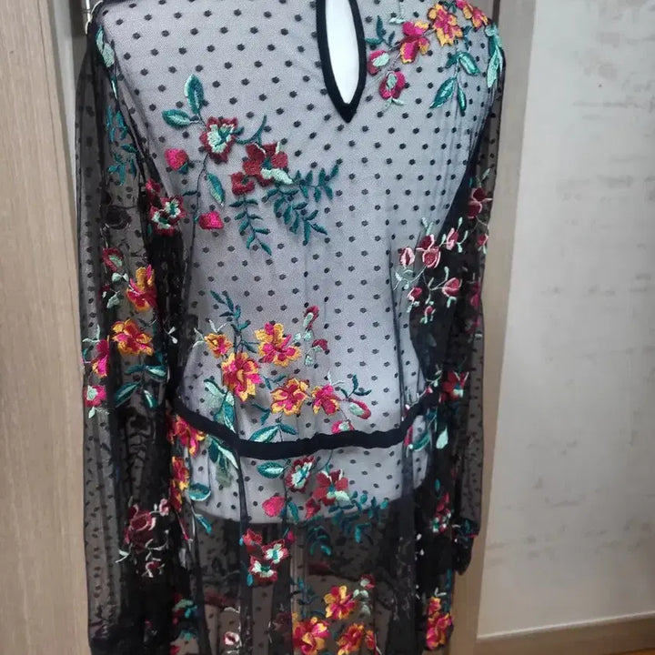 [BUNJANG] Black See-Through Flower Long Blouse / 블랙 시스루 플라워 롱 블라우스