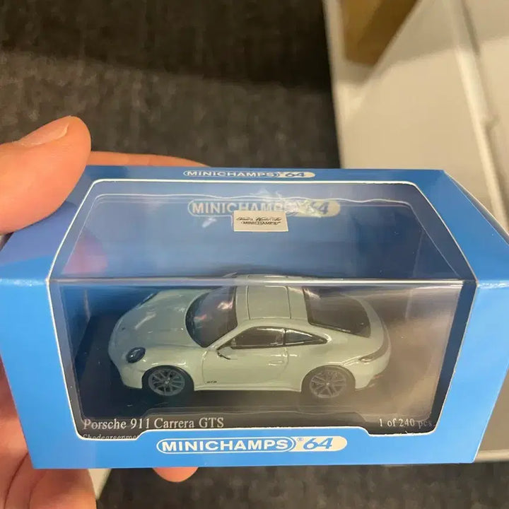 [BUNJANG] Minichamps Porsche 911 Carrera GTS 1/64 Scale Green Metallic Diecast Model / 미니챔프 포르쉐 911 카레라 GTS2025모형 그린메탈릭 1/64