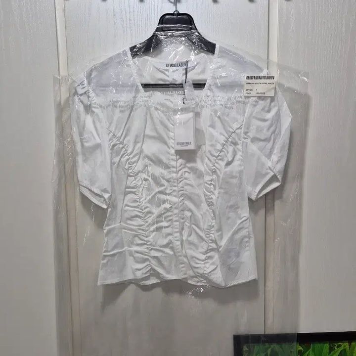 [BUNJANG] Studio Table Shirring Short Sleeve Blouse - White / (타임세일)(새상품)스튜디오테이블 셔링 반팔 블라우스 화이트