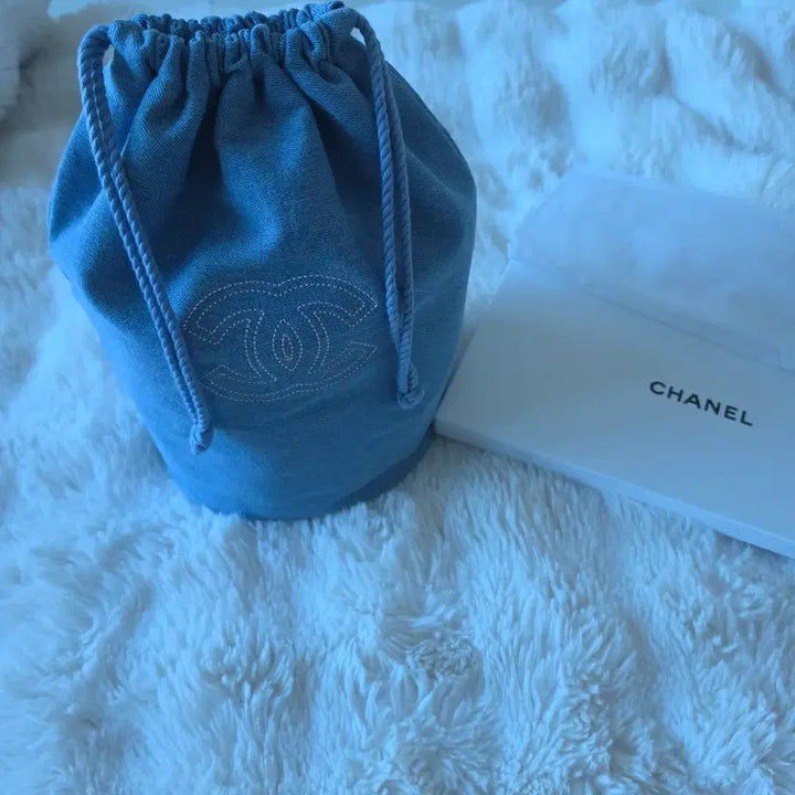 [BUNJANG] Chanel Drawstring Denim Bag with Box / 샤넬 드로스트링 데님 복조리 가방 + 박스