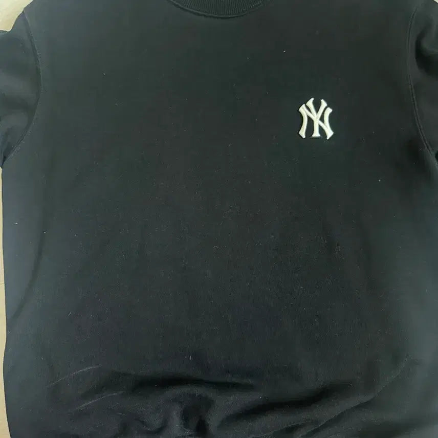[BUNJANG] MLB New York Yankees Black Sweatshirt / MLB 뉴욕 양키스 블랙 맨투맨