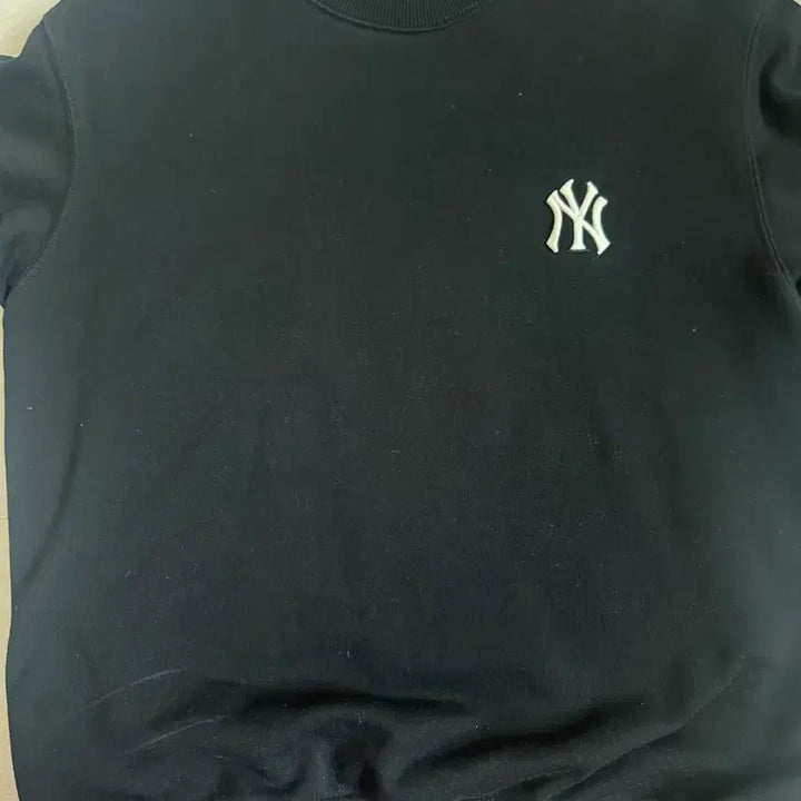 [BUNJANG] MLB New York Yankees Black Sweatshirt / MLB 뉴욕 양키스 블랙 맨투맨