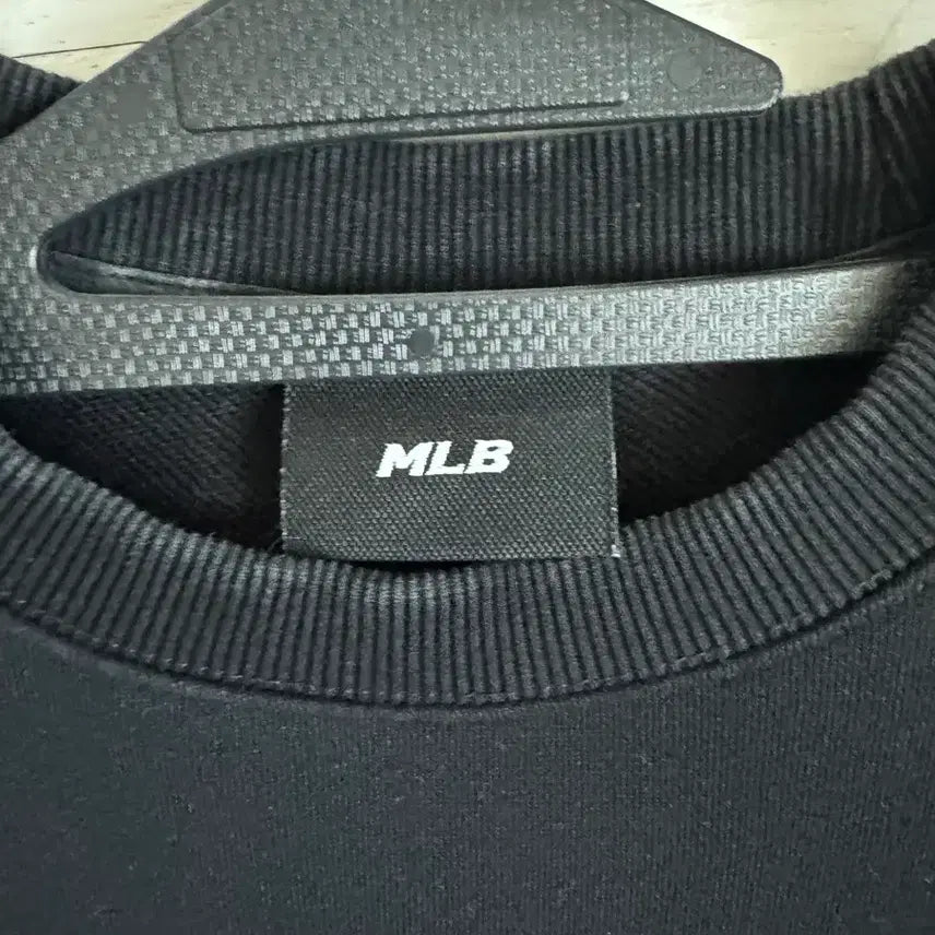 [BUNJANG] MLB New York Yankees Black Sweatshirt / MLB 뉴욕 양키스 블랙 맨투맨