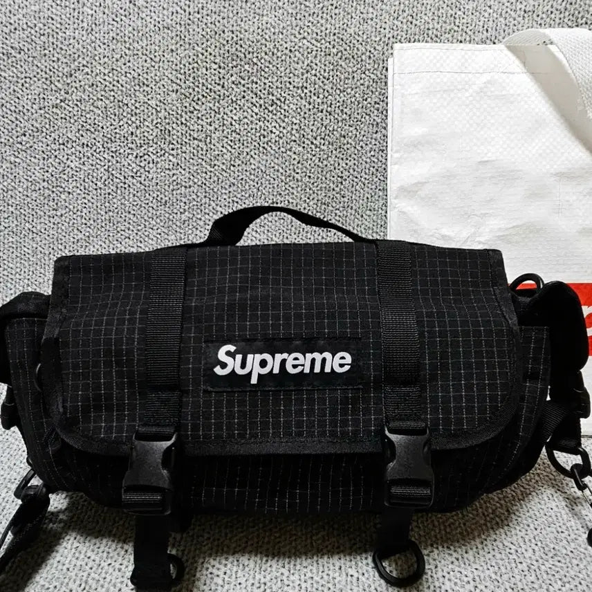 [BUNJANG] Supreme 3M Mini Duffle Bag Black / [ONE SIZE] 정품 슈프림 3M 미니 더플백 블랙