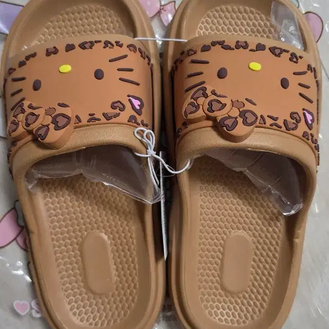 [BUNJANG] Sanrio Hello Kitty Leopard Print Slippers / 산리오 헬로키티 호피 레오파드 슬리퍼