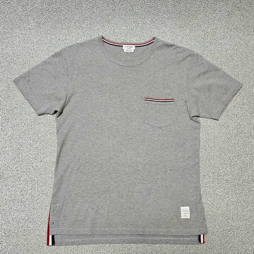 [BUNJANG] Thom Browne Tricolor Pocket T-Shirt Grey Size 2 / [2 사이즈] 정품 톰브라운 삼선 포켓 반팔 티셔츠 그레이
