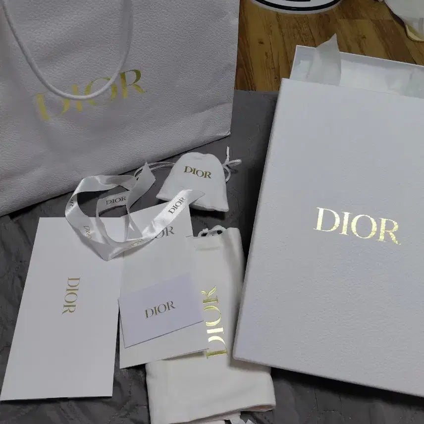 [BUNJANG] Dior Embroidered Sneakers Grey (Size 39) / 워크 앤 디올 자수 스니커즈 그레이 (39사이즈)  / 풀박스그대로