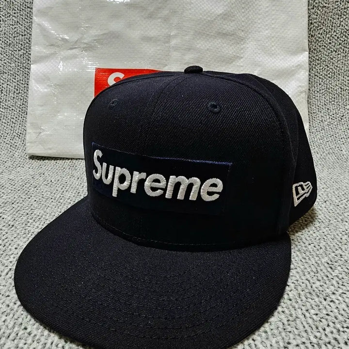 [BUNJANG] Supreme x New Era Box Logo New York Yankees Fitted Hat 7 1/2 / [7 1/2 사이즈] 슈프림 x 뉴에라 박스로고 뉴욕양키스 모자