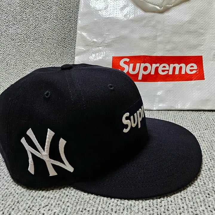[BUNJANG] Supreme x New Era Box Logo New York Yankees Fitted Hat 7 1/2 / [7 1/2 사이즈] 슈프림 x 뉴에라 박스로고 뉴욕양키스 모자