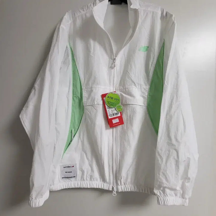 [BUNJANG] New Balance ATB-UV+ White Windbreaker Jacket / 새상품)뉴발란스 화이트 바람막이 자켓
