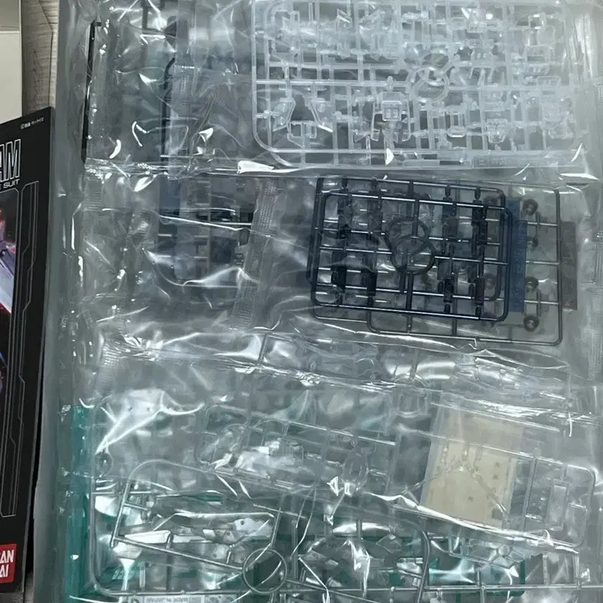 [BUNJANG] Bandai MG Unicorn Gundam Green Frame Clear Limited Edition / 반다이 MG 유니콘 건담 그린 프레임 클리어 한정판