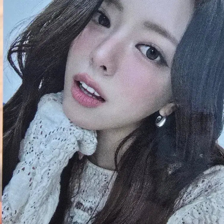 [BUNJANG] ITZY Yuna Official Photocard (Fanmeeting Final Broadcast) / 있지 유나 공방 포카 (미팬 막방 포카)