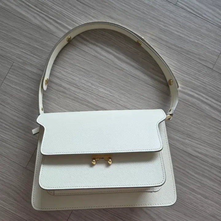 [BUNJANG] Marni Trunk Bag White Medium / 마르니 트렁크백 화이트 미디움