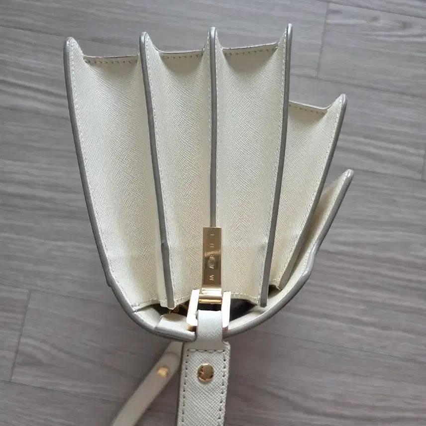 [BUNJANG] Marni Trunk Bag White Medium / 마르니 트렁크백 화이트 미디움