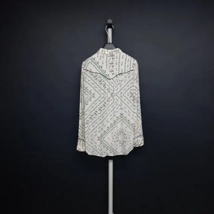 [BUNJANG] Thursday Island Rayon Long Sleeve Blouse Beige Floral Pattern / 새 써스데이아일랜드 춘하추 레이온 긴팔블라우스 55.44