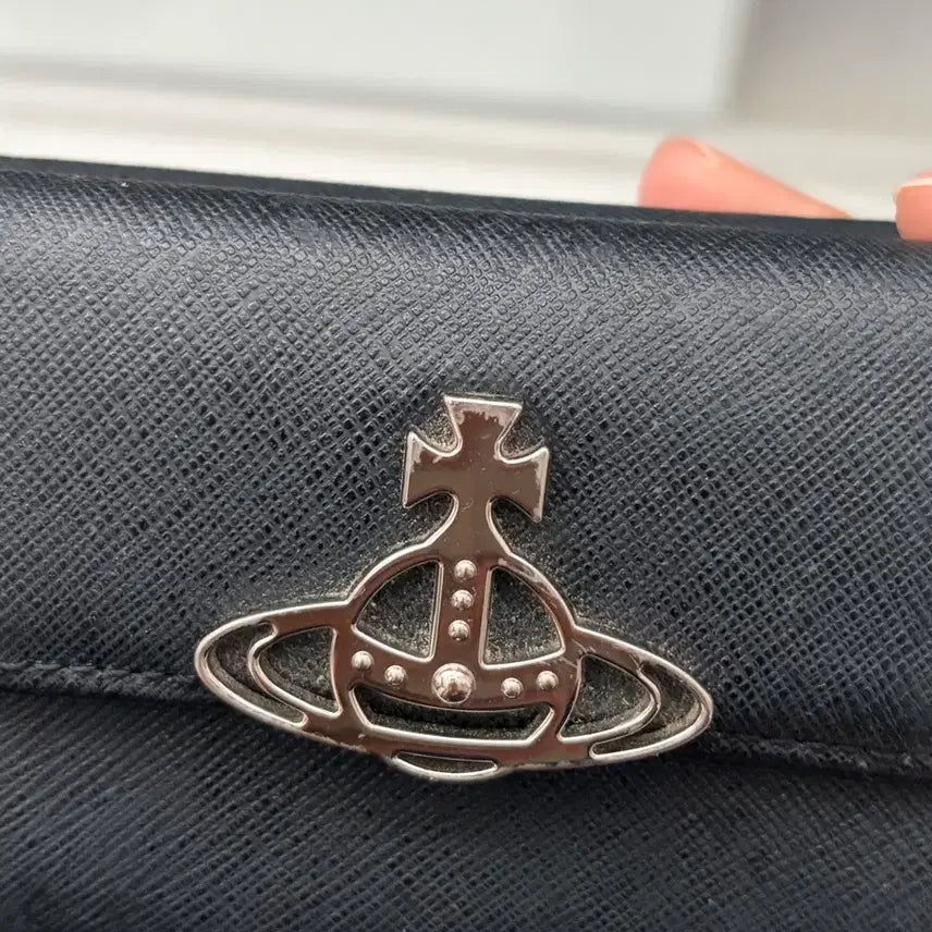 [BUNJANG] Vivienne Westwood Saffiano Orb Flap Wallet Black / 비비안웨스트우드 사피아노 여성 반지갑 바이오그린 오브 플랩 월렛 블랙