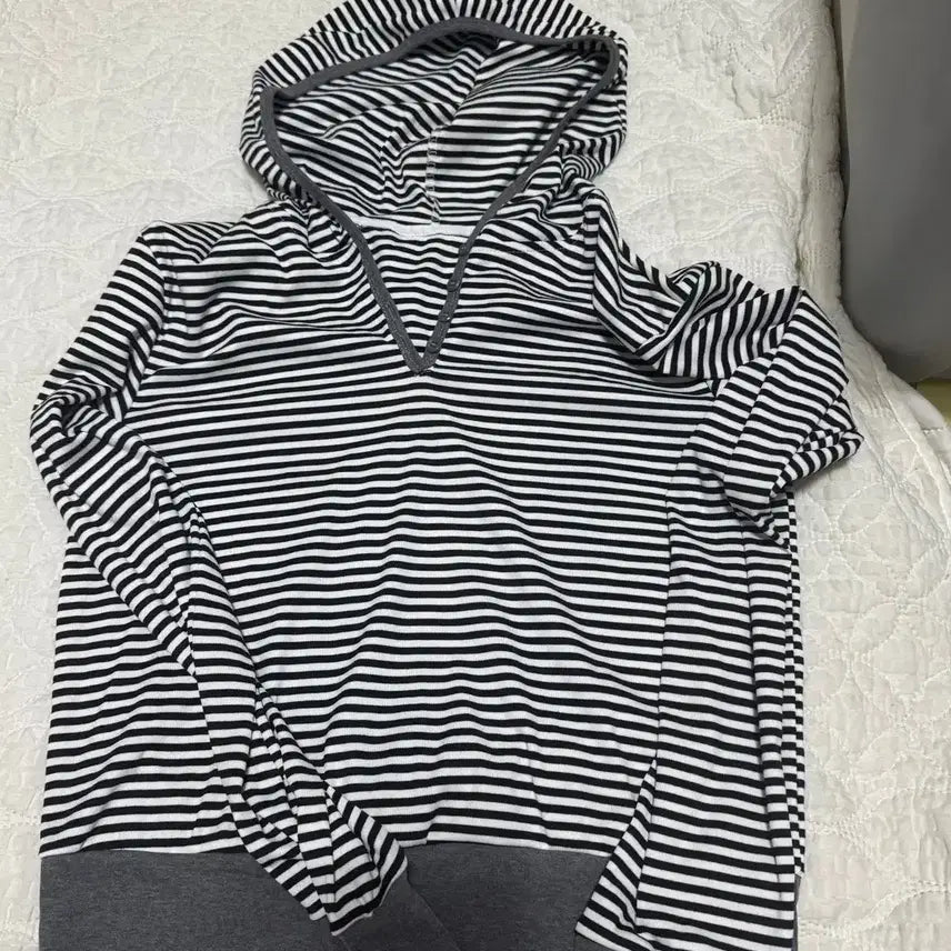 [BUNJANG] Stripe Button Henley Neck Hoodie / 스트라이프 버튼 헨리넥 후드티