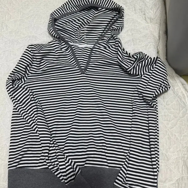 [BUNJANG] Stripe Button Henley Neck Hoodie / 스트라이프 버튼 헨리넥 후드티