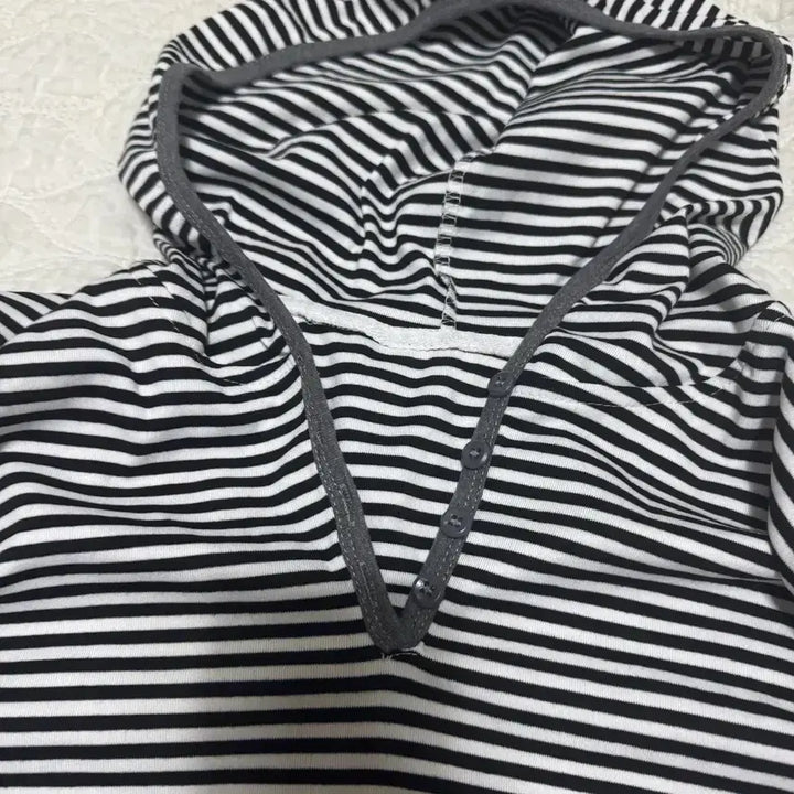 [BUNJANG] Stripe Button Henley Neck Hoodie / 스트라이프 버튼 헨리넥 후드티
