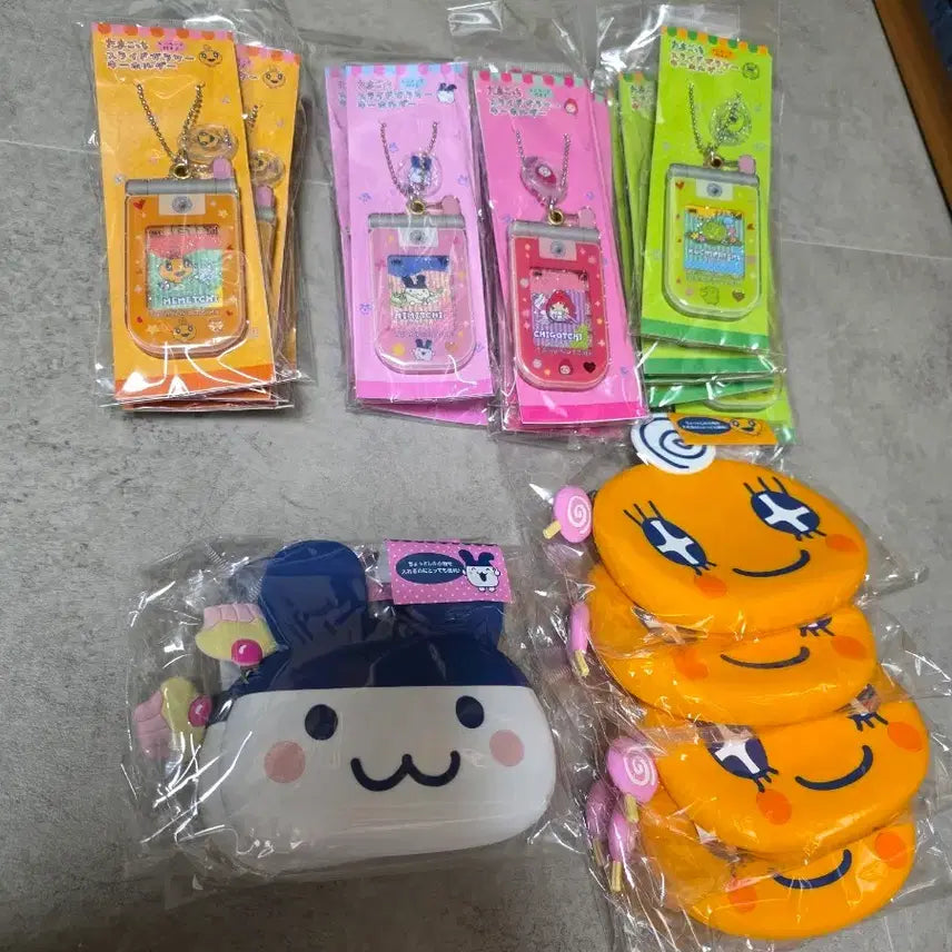 [BUNJANG] Tamagotchi Slide Folder Phone Acrylic Keyring Photo Holder / 미개봉 새제품 다마고치 슬라이드 폴더폰 아크릴 키링 증사홀더