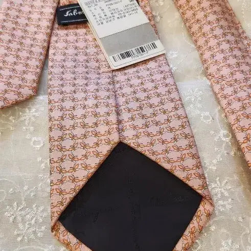 [SOLD OUT] 페라가모 넥타이 핑크 패턴