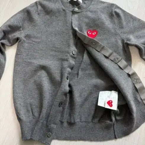 [BUNJANG] Comme des Garçons Grey Cardigan Heart Appliqué / 꼼데가르송 그레이 가디건 하트 와펜