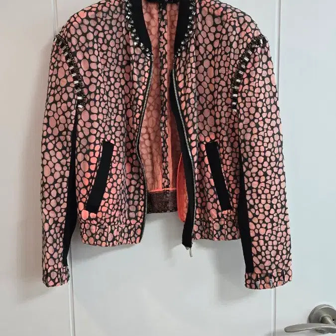[BUNJANG] OBZEE Orange Leopard Bomber Jacket with Cubic Embellishments and 100% Silk Lining / OBZEE 오브제 오렌지 레오파드 봄버 자켓