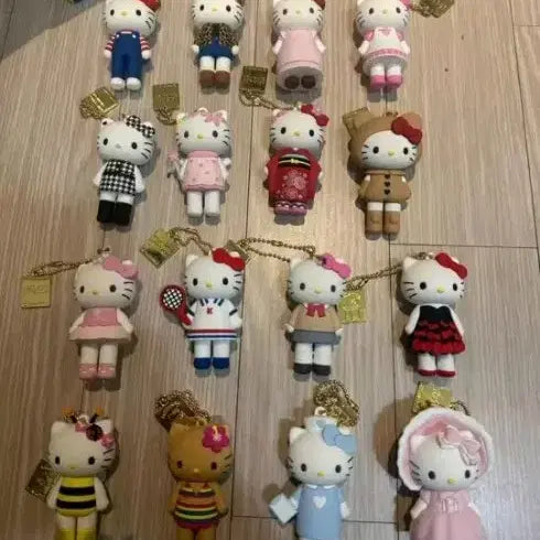[BUNJANG] Hello Kitty 50th Anniversary Keychain (China Version - Replica Warning) / 키티 50주년 키링 중국판 짭 주의