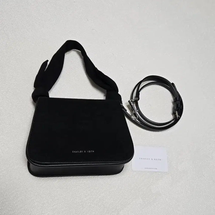 [BUNJANG] Charles &amp; Keith Black Suede Accent Tote Crossbody Bag / 새것 찰스앤키스  크로스백 토트겸용 (정가9만)