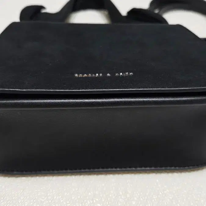 [BUNJANG] Charles &amp; Keith Black Suede Accent Tote Crossbody Bag / 새것 찰스앤키스  크로스백 토트겸용 (정가9만)