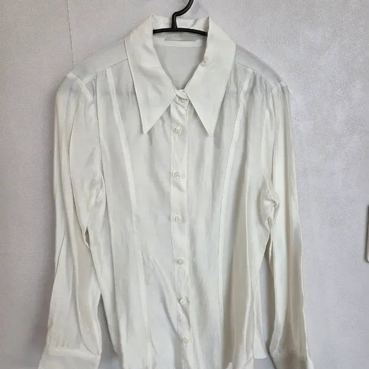 [BUNJANG] Pointed Collar Shirt / 뾰족 카라 셔츠