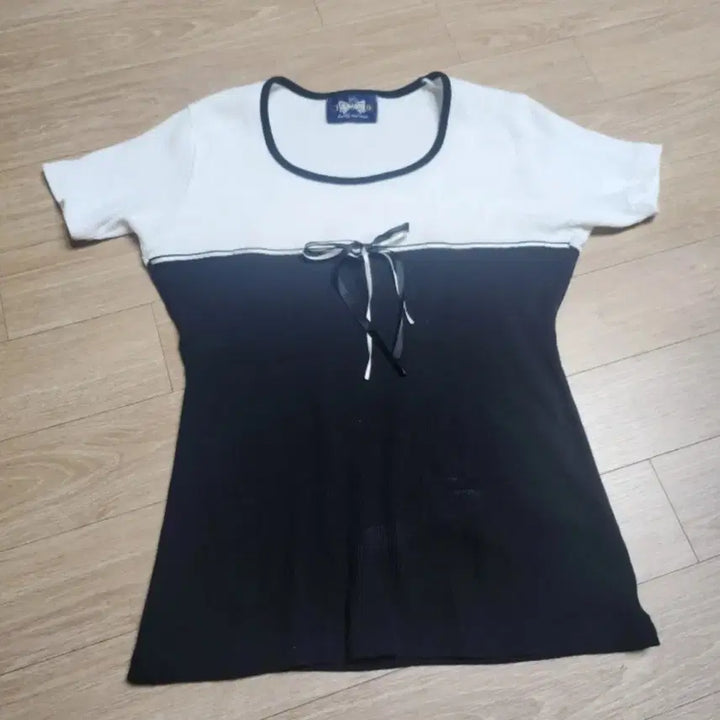 [SOLD OUT] 예쁜 블루톤 프릴 블라우스
