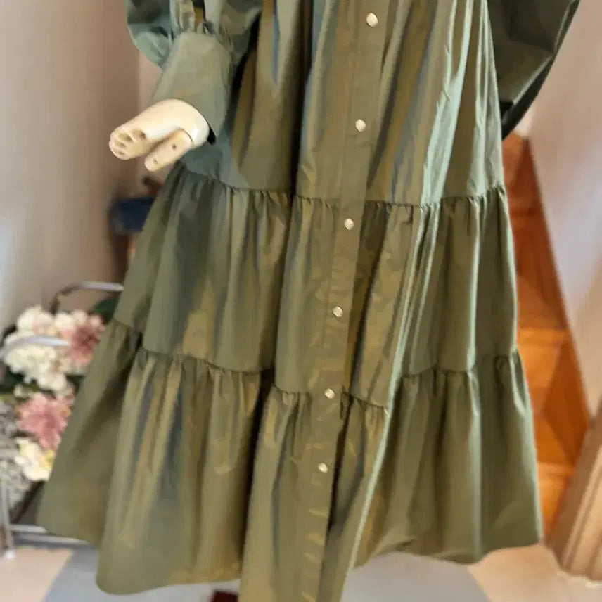 [BUNJANG] Khaki Long Shirt Dress / 카키색 롱 셔츠 원피스. 바스락 힘 있음