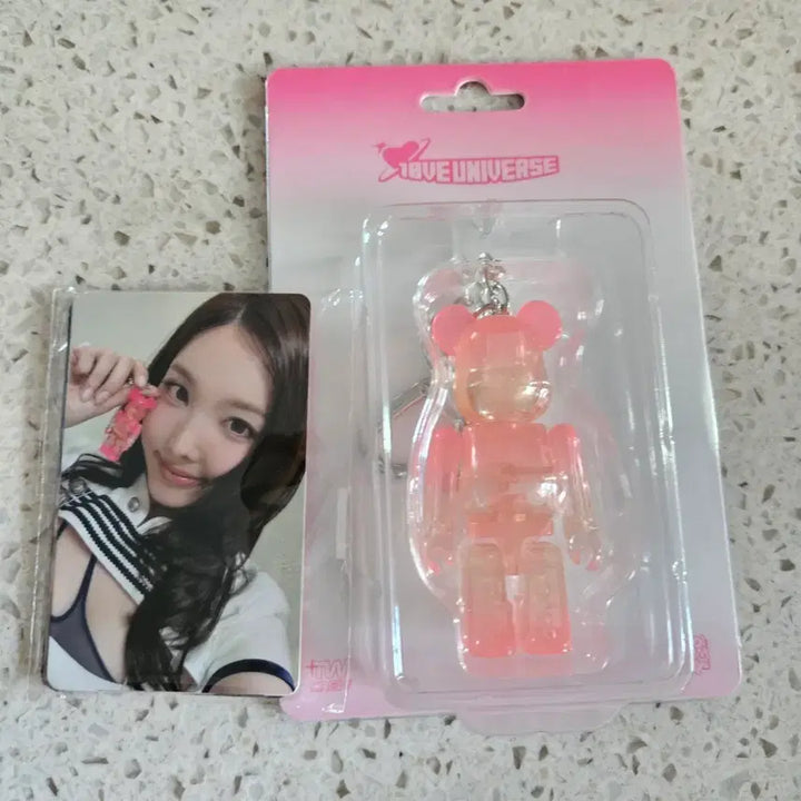 [BUNJANG] TWICE BE@RBRICK 100% Keychain Set with 9 Photocards / 트와이스 베어브릭 BE@RBRICK 100% 키링 포카 9장 포함