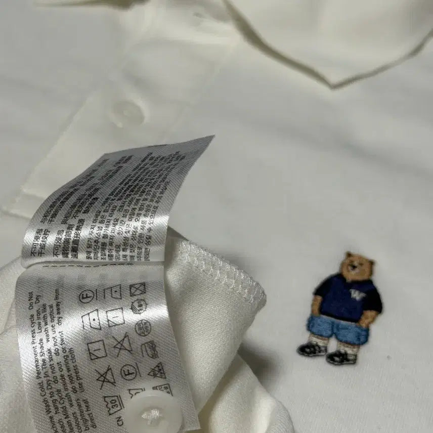 [BUNJANG] WHO.A.U Bear Embroidery Short-Sleeve Polo Shirt Ivory / WHO.A.U 곰돌이 자수 반팔 폴로티 아이보리