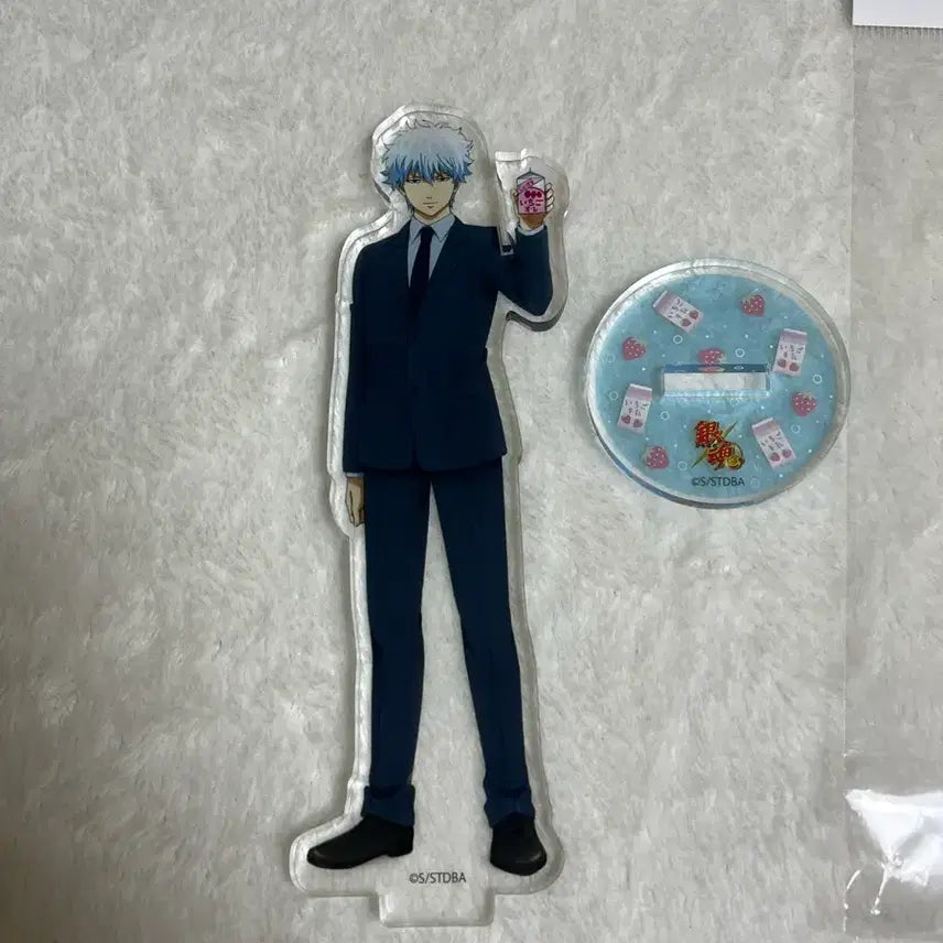 [BUNJANG] Gintama Gintoki Strawberry Milk Suit Acrylic Stand / 은혼 긴토키 딸기우유 정장 아크릴