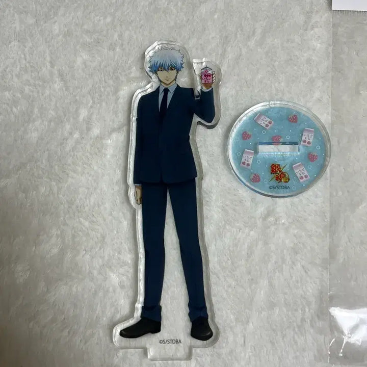[BUNJANG] Gintama Gintoki Strawberry Milk Suit Acrylic Stand / 은혼 긴토키 딸기우유 정장 아크릴