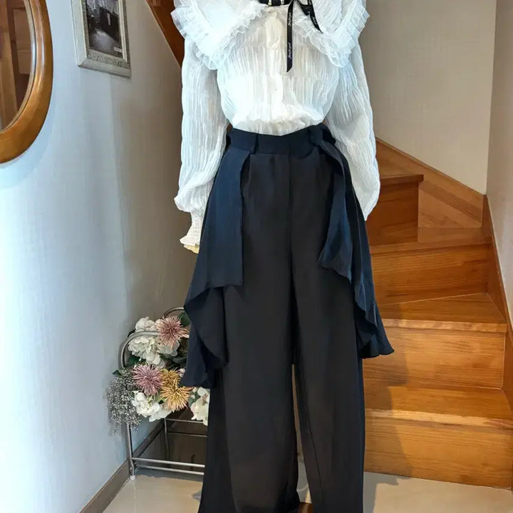 [BUNJANG] Lace Blouse and Frill Wide Pants Set / 레이스 블라우스 르닉앤.멕코이 + 프릴 와이드 팬츠 세트